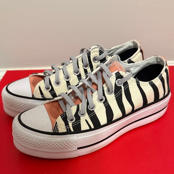 Stylish Zebra Print Women's Sneakers - Picture 1 of 3